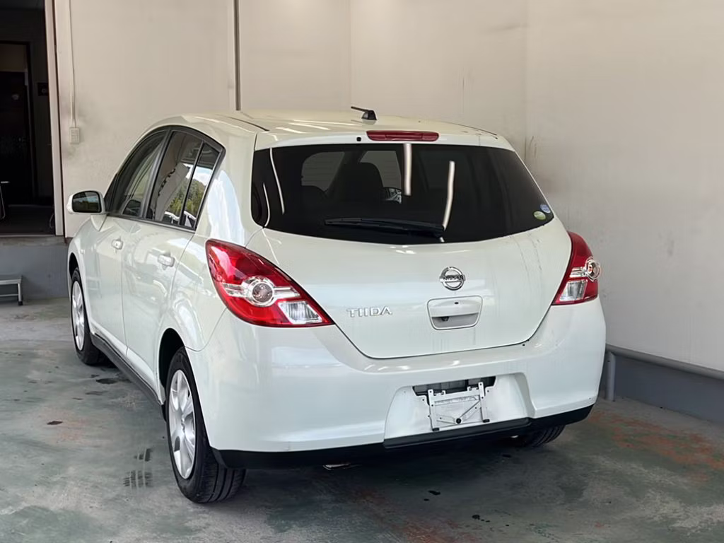 NISSAN TIIDA