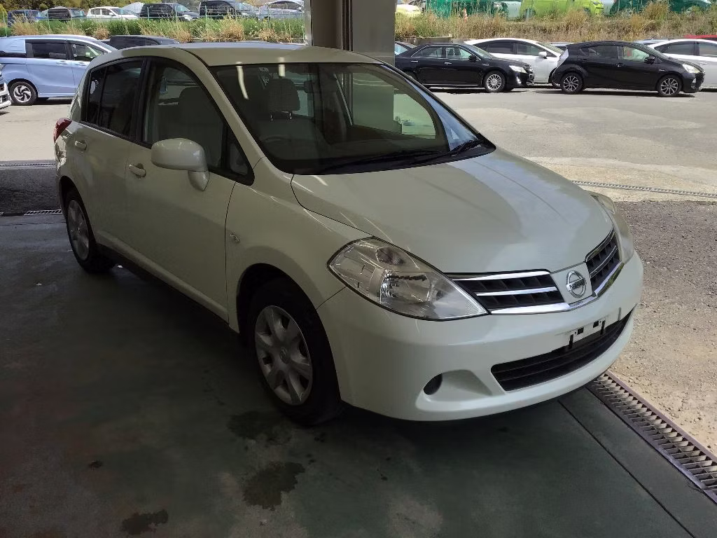 NISSAN TIIDA