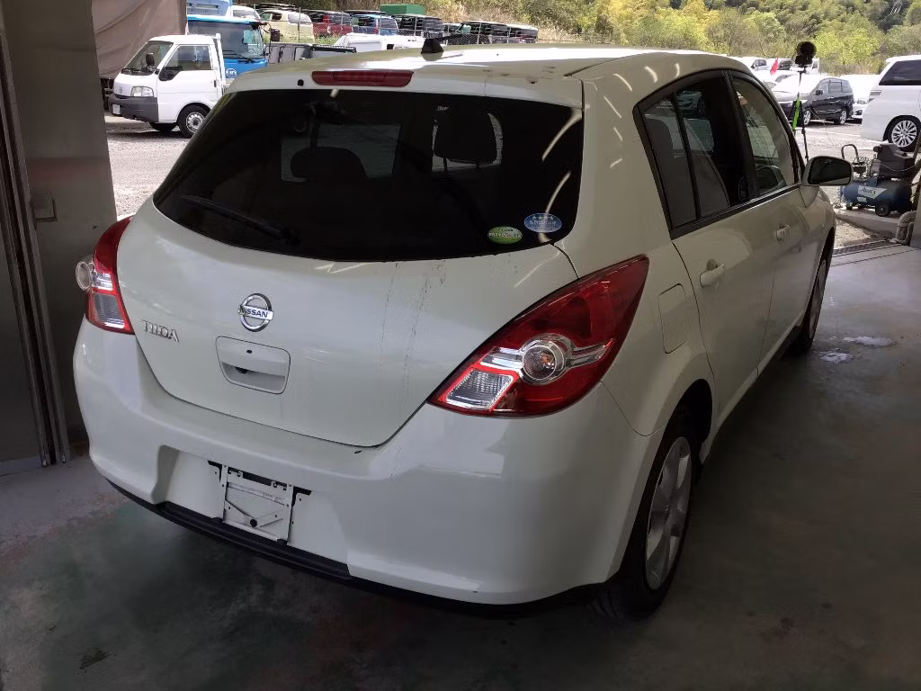 NISSAN TIIDA