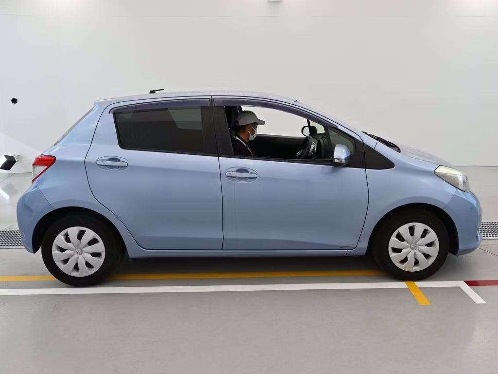 TOYOTA VITZ