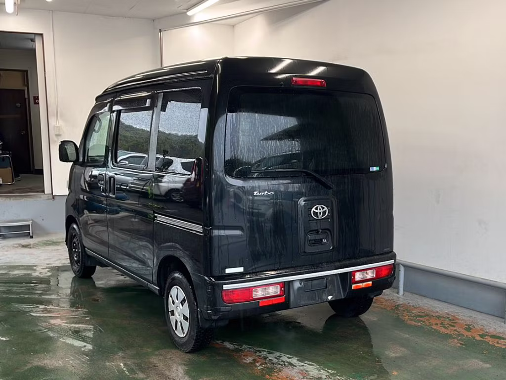 TOYOTA PIXIS VAN