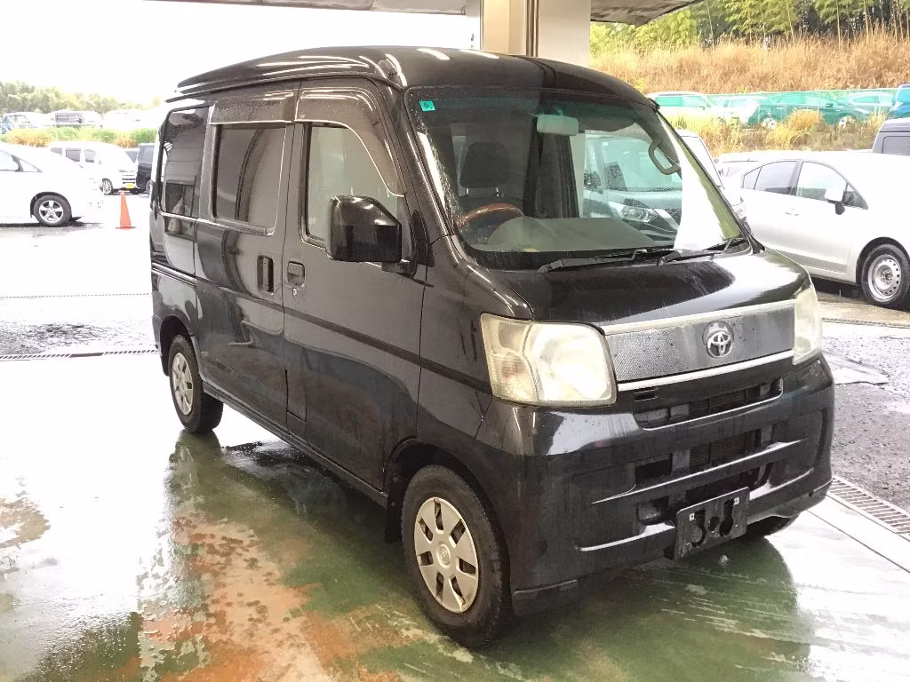 TOYOTA PIXIS VAN
