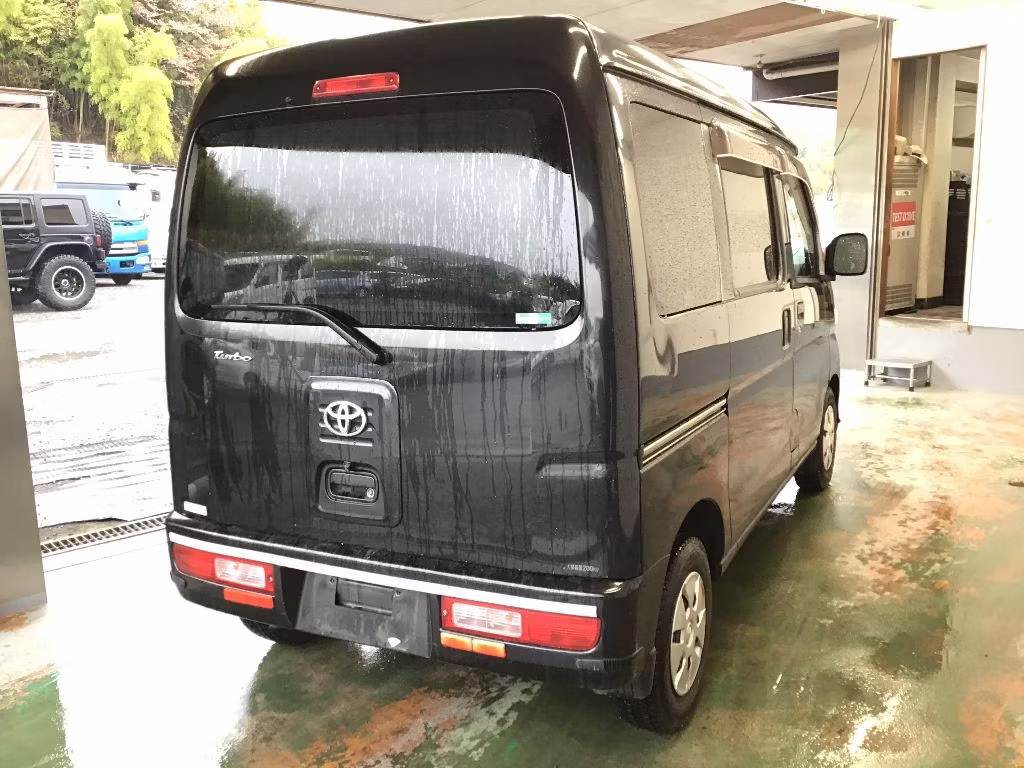 TOYOTA PIXIS VAN