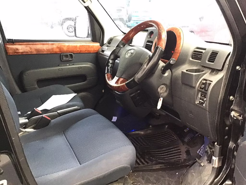 TOYOTA PIXIS VAN