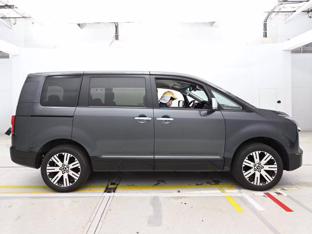 MITSUBISHI DELICA D:5