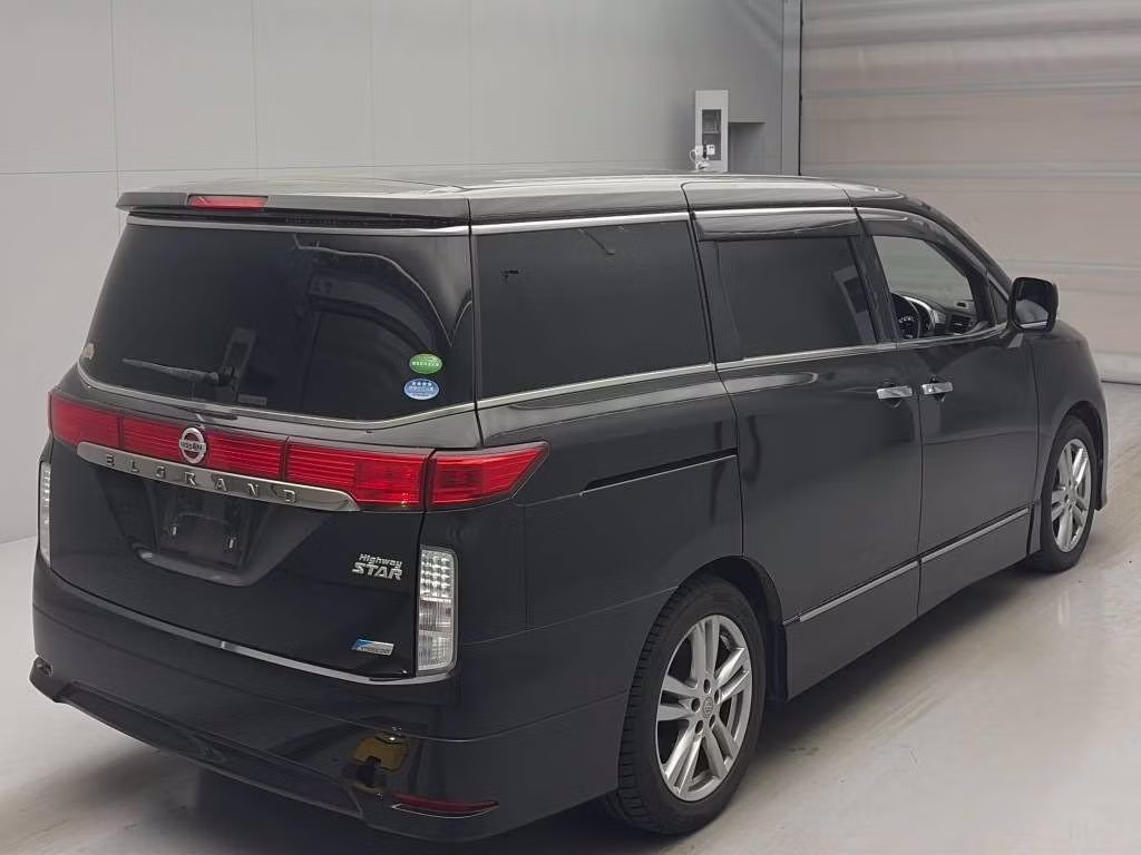 NISSAN ELGRAND