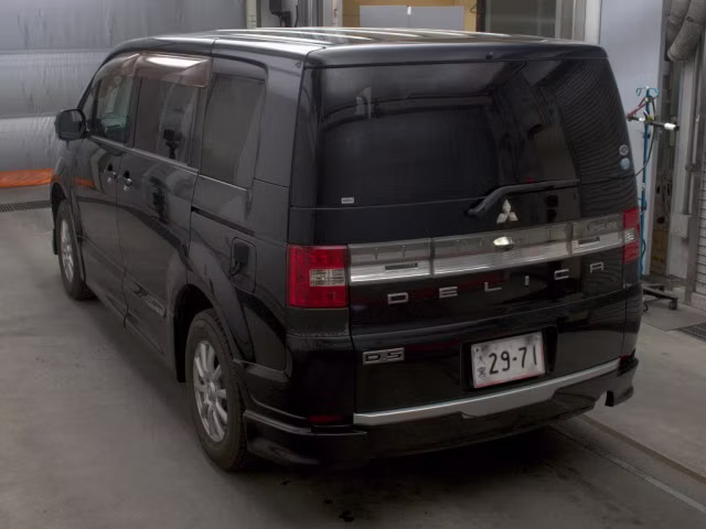 MITSUBISHI DELICA D:5