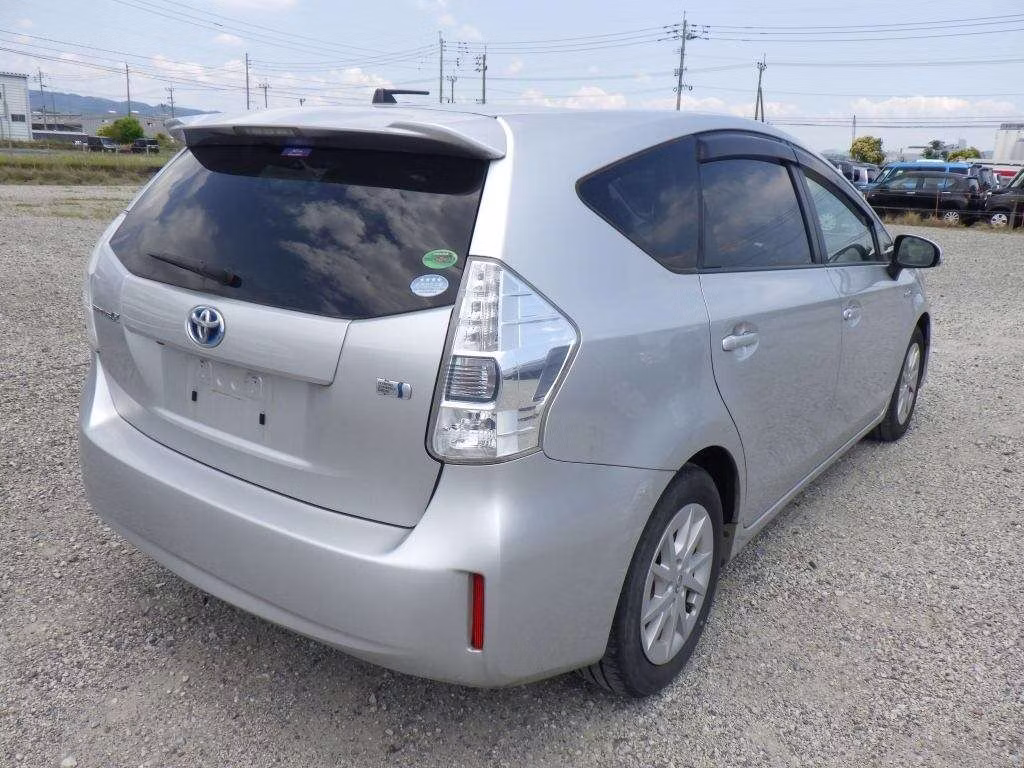 TOYOTA PRIUS ALPHA
