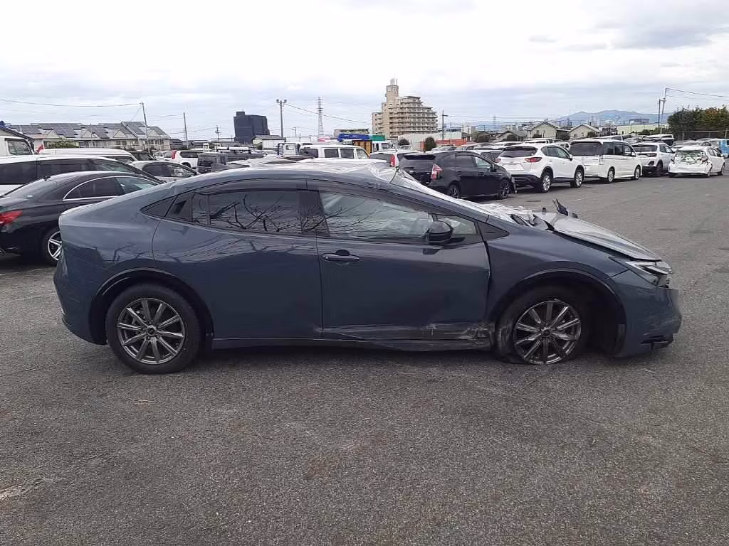 TOYOTA PRIUS