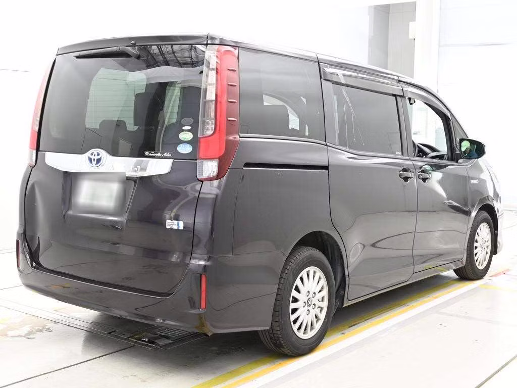TOYOTA NOAH