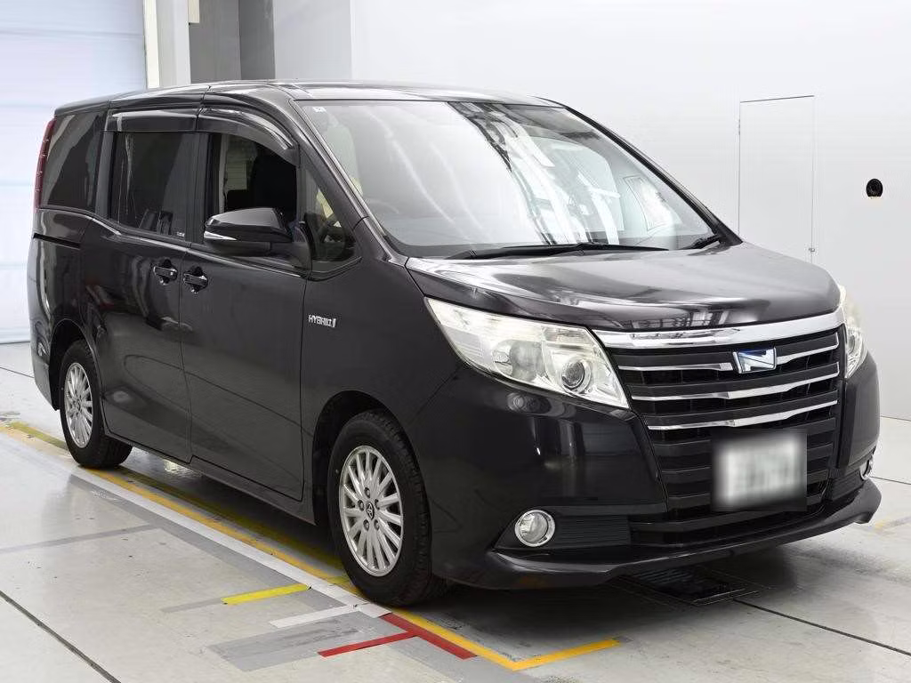 TOYOTA NOAH