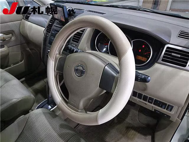 NISSAN TIIDA