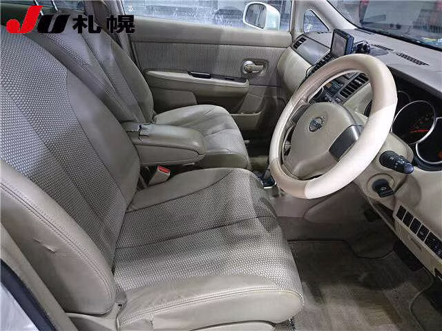 NISSAN TIIDA