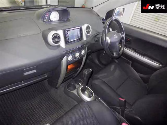 TOYOTA IST