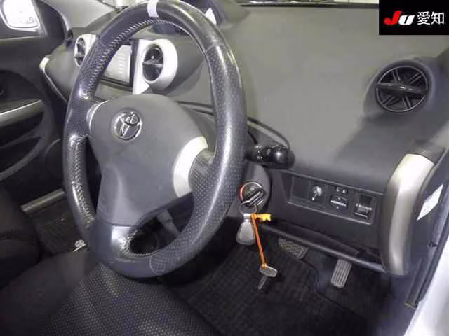 TOYOTA IST