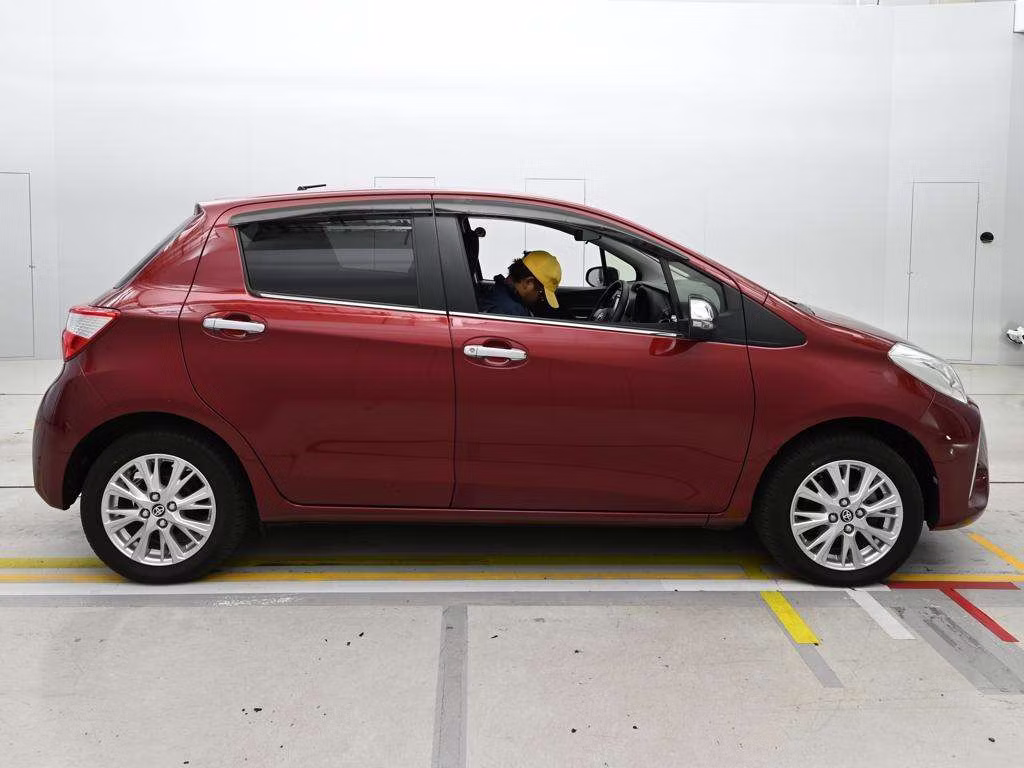 TOYOTA VITZ