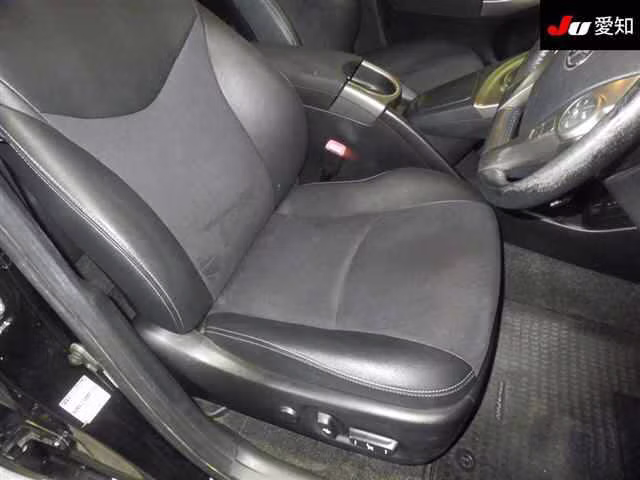 TOYOTA PRIUS PHV
