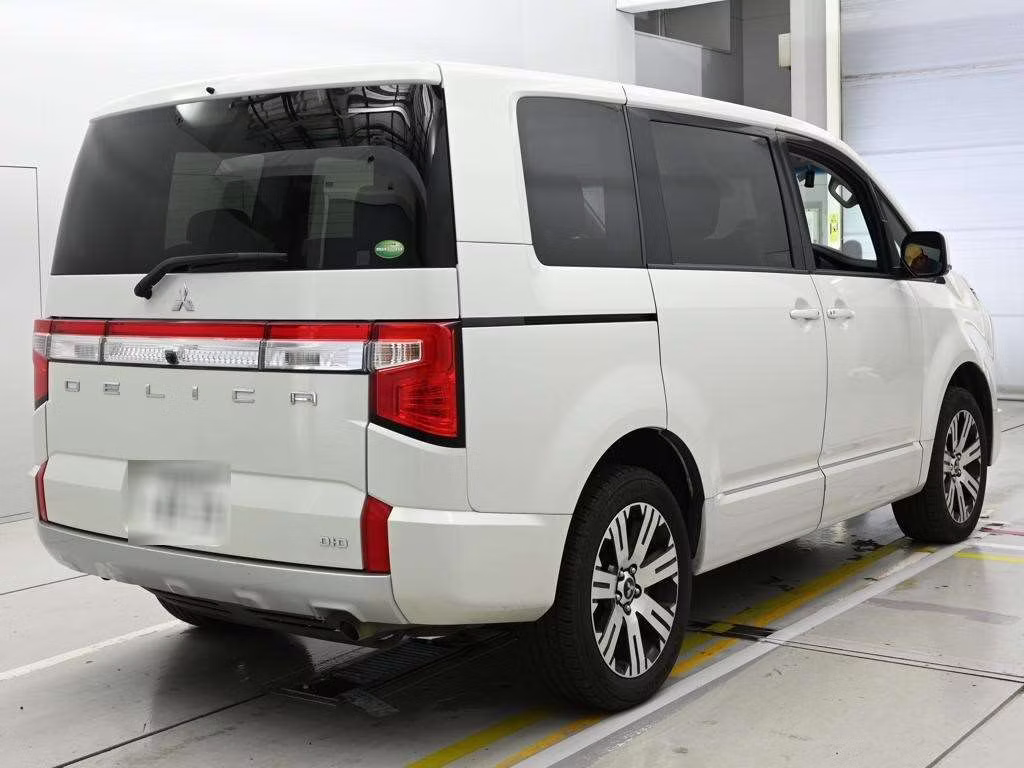 MITSUBISHI DELICA D:5