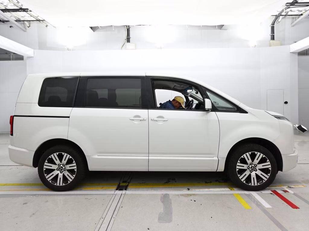 MITSUBISHI DELICA D:5