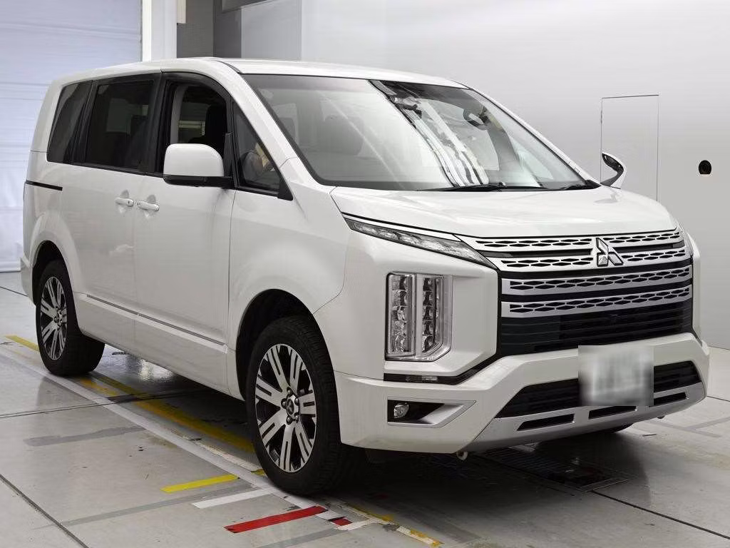 MITSUBISHI DELICA D:5