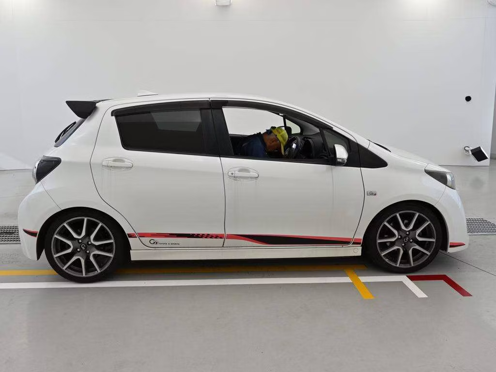TOYOTA VITZ