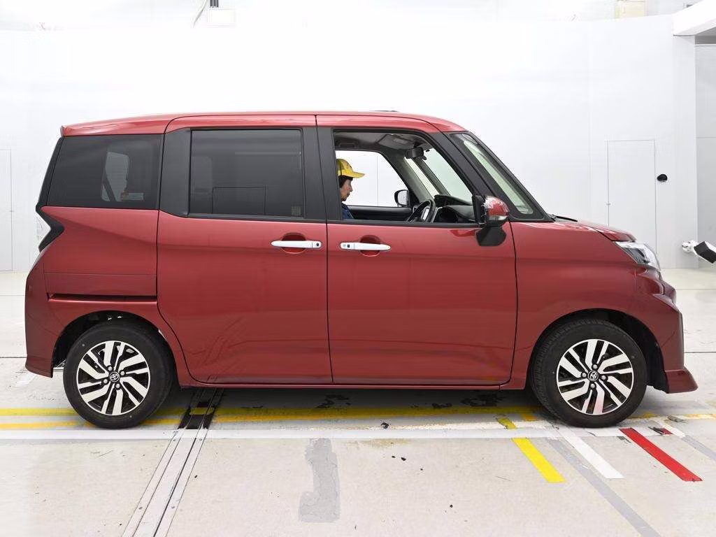 TOYOTA ROOMY