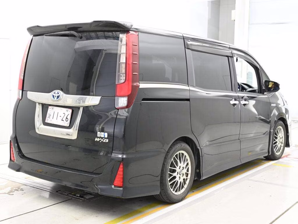 TOYOTA NOAH