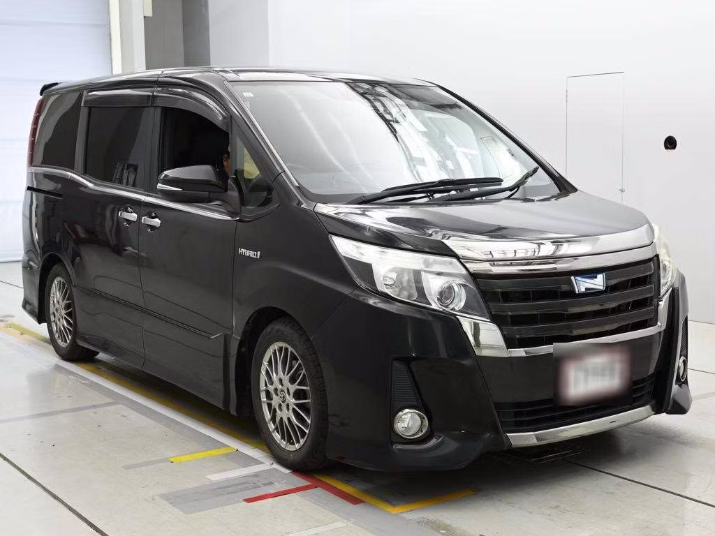 TOYOTA NOAH