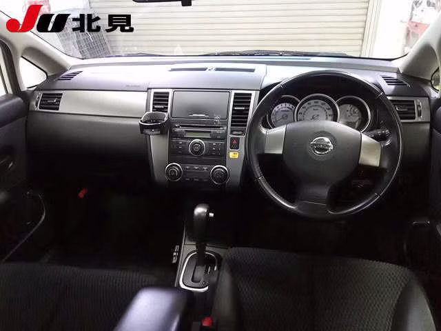 NISSAN TIIDA