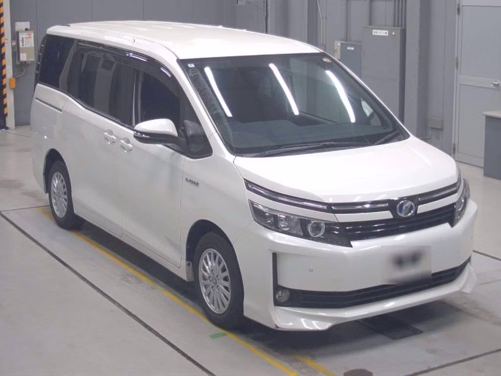 TOYOTA VOXY