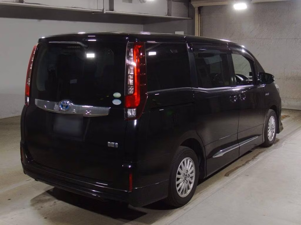 TOYOTA NOAH