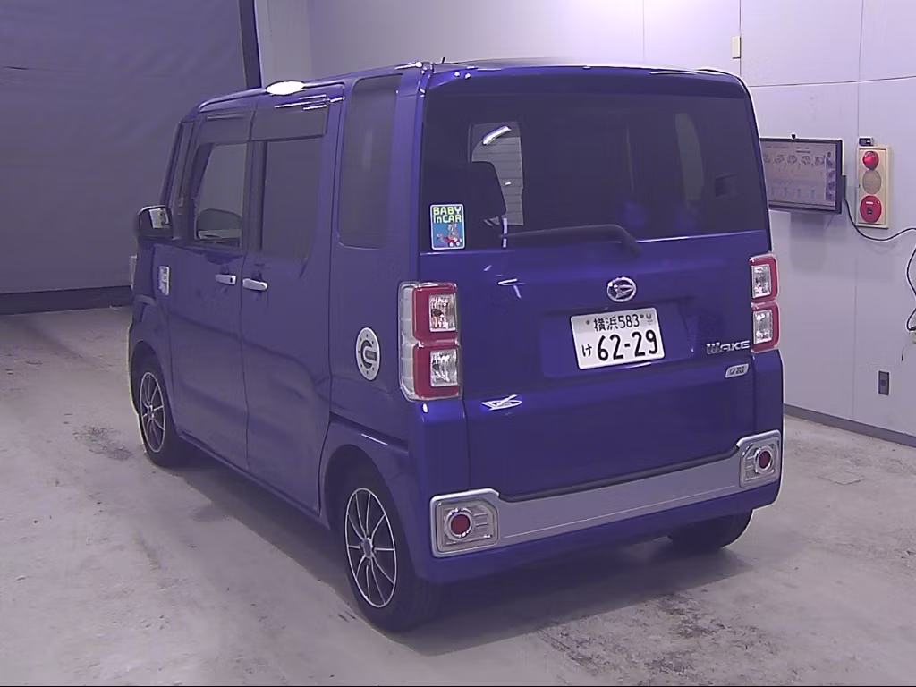 DAIHATSU WAKE