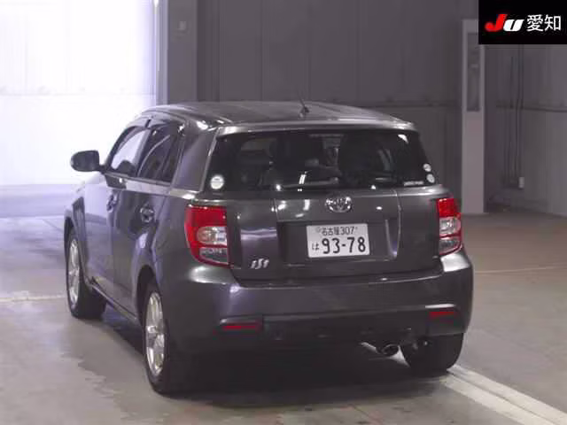 TOYOTA IST