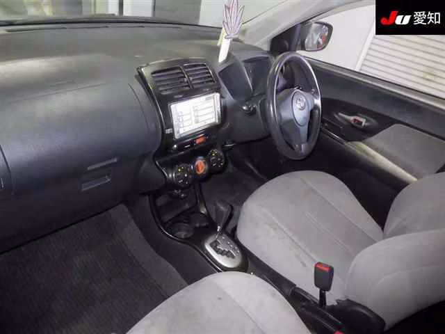 TOYOTA IST
