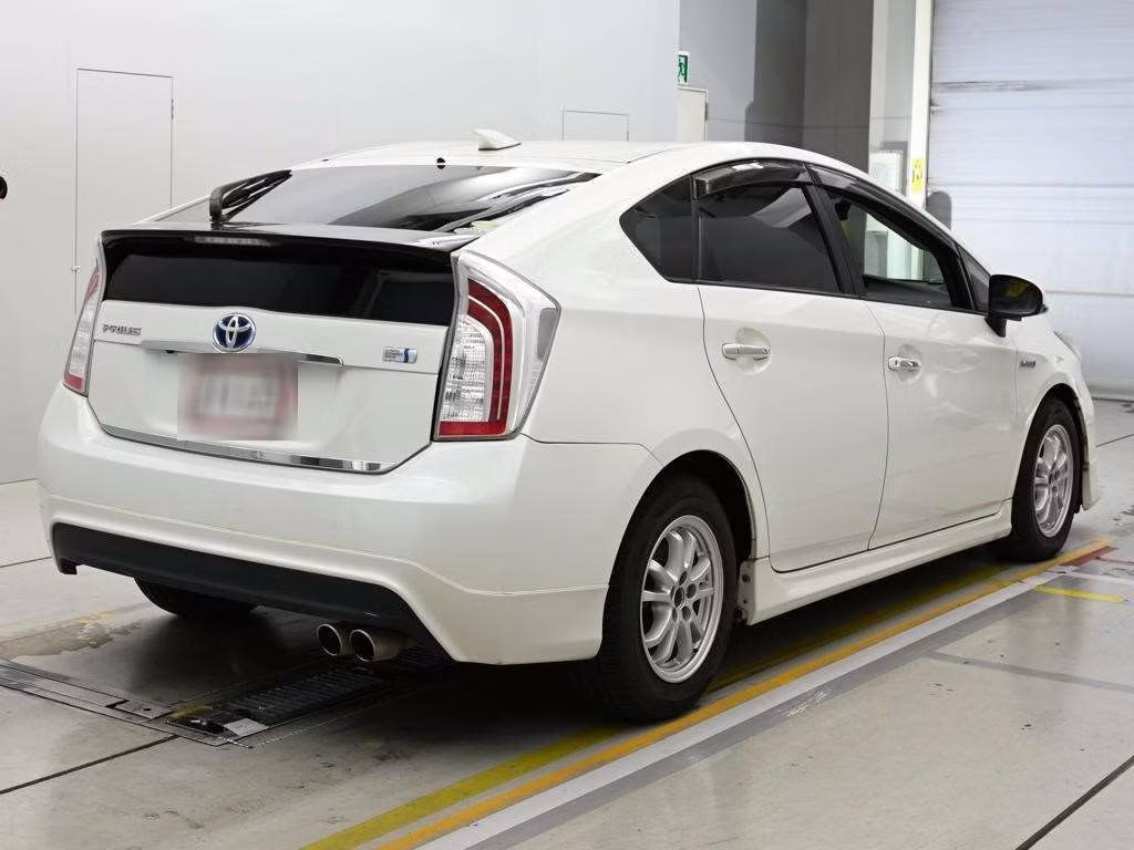 TOYOTA PRIUS