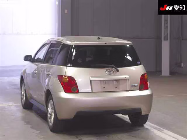TOYOTA IST