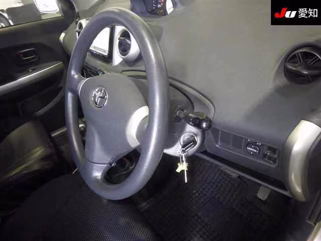 TOYOTA IST