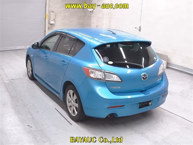 MAZDA AXELA