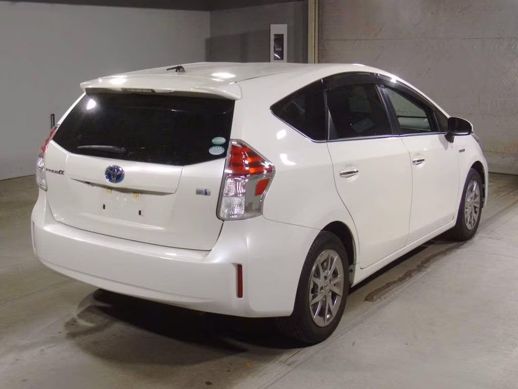 TOYOTA PRIUS ALPHA