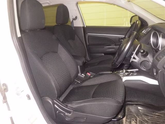 MITSUBISHI RVR