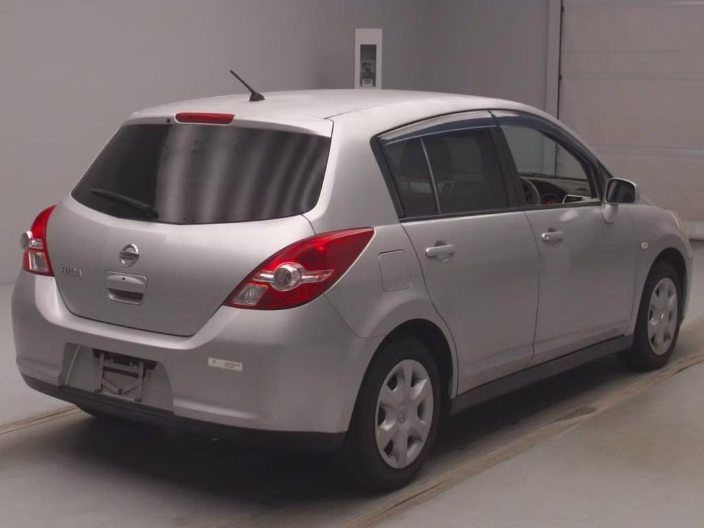 NISSAN TIIDA
