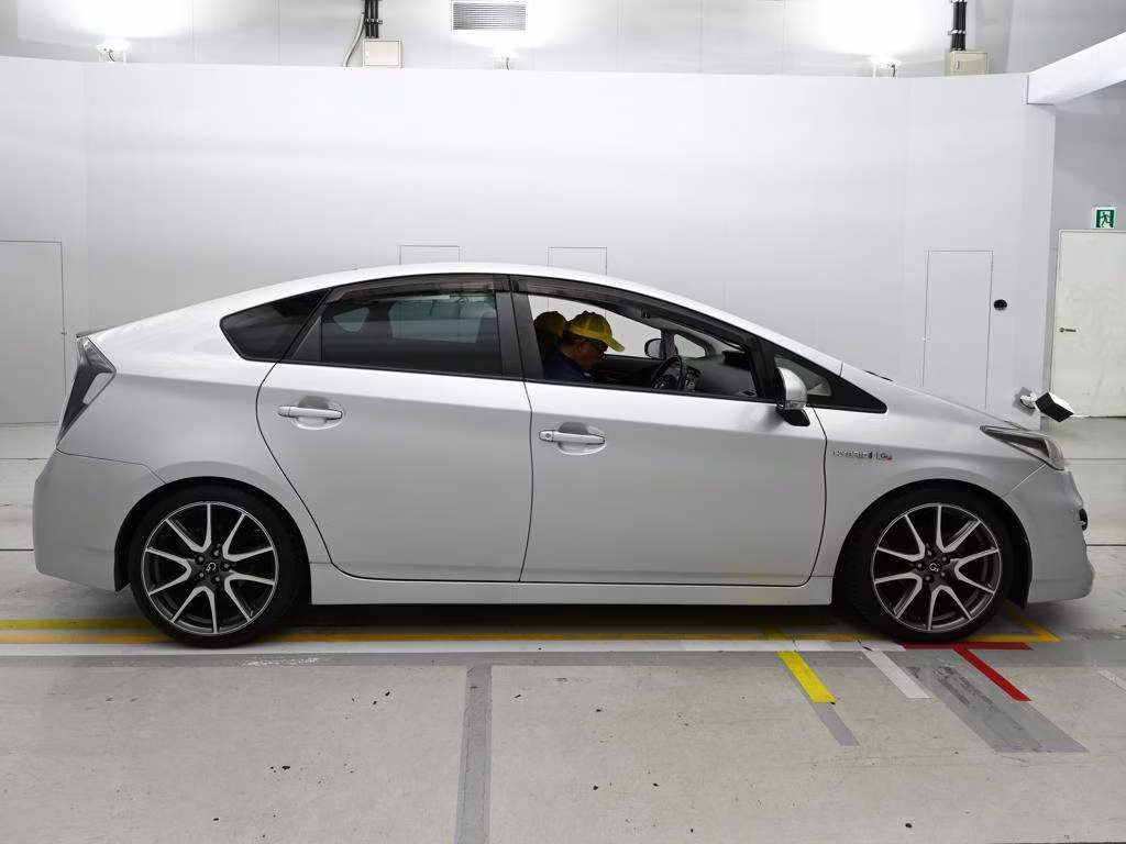 TOYOTA PRIUS