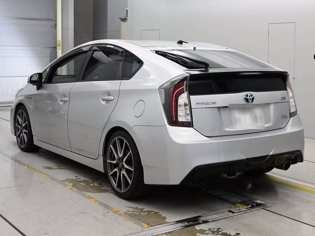TOYOTA PRIUS