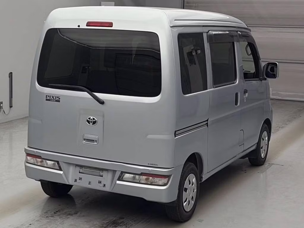 TOYOTA PIXIS VAN