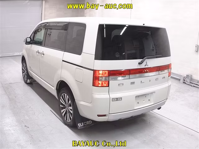 MITSUBISHI DELICA D:5