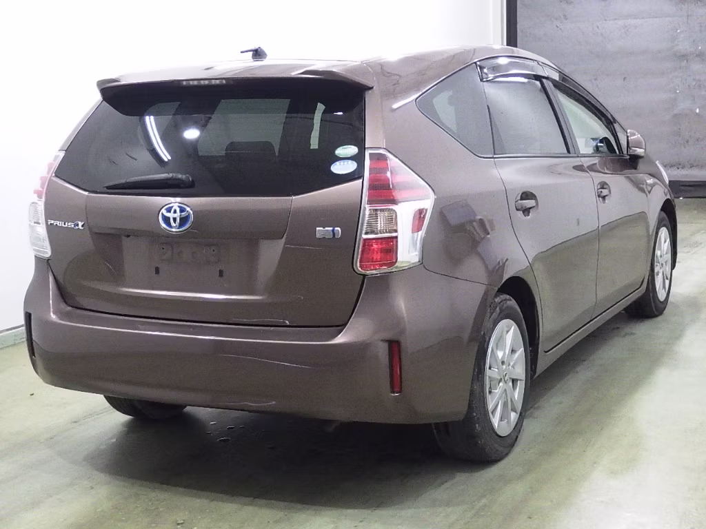 TOYOTA PRIUS ALPHA
