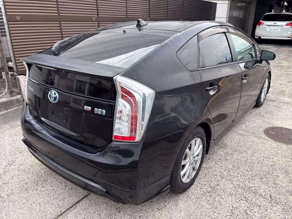 TOYOTA PRIUS