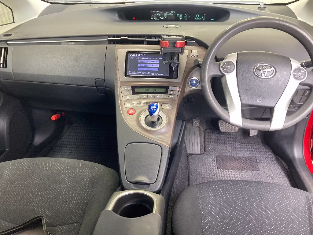 TOYOTA PRIUS