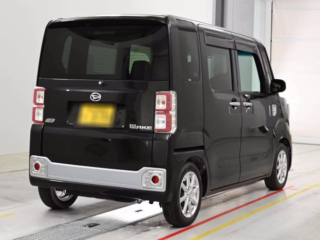 DAIHATSU WAKE