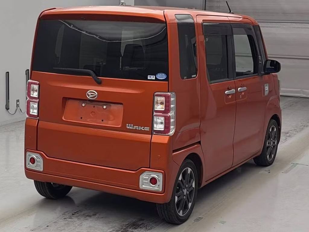 DAIHATSU WAKE